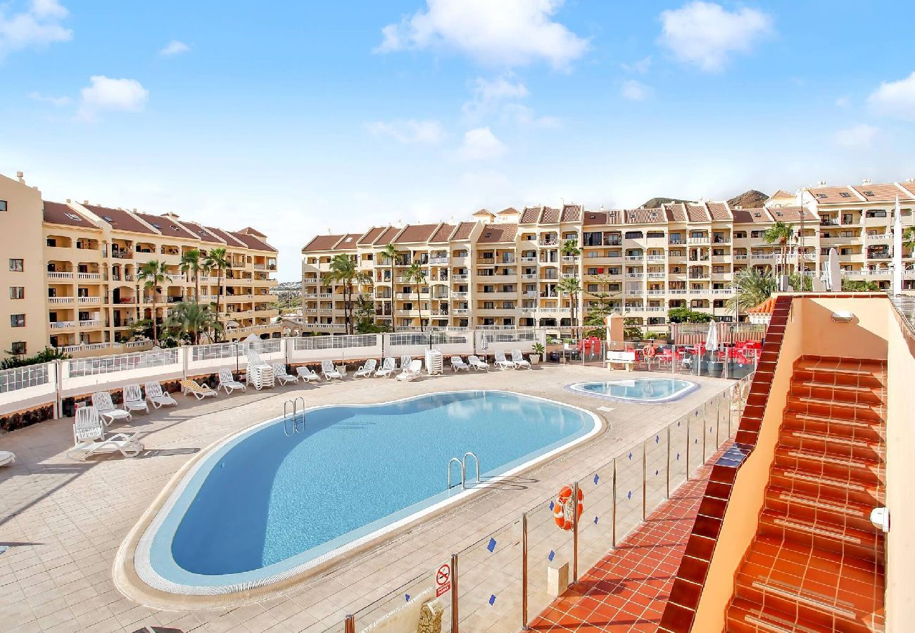 Apartamento en Los Cristianos - Stunning View Penthouse, Big Terrace, Heated Pool 