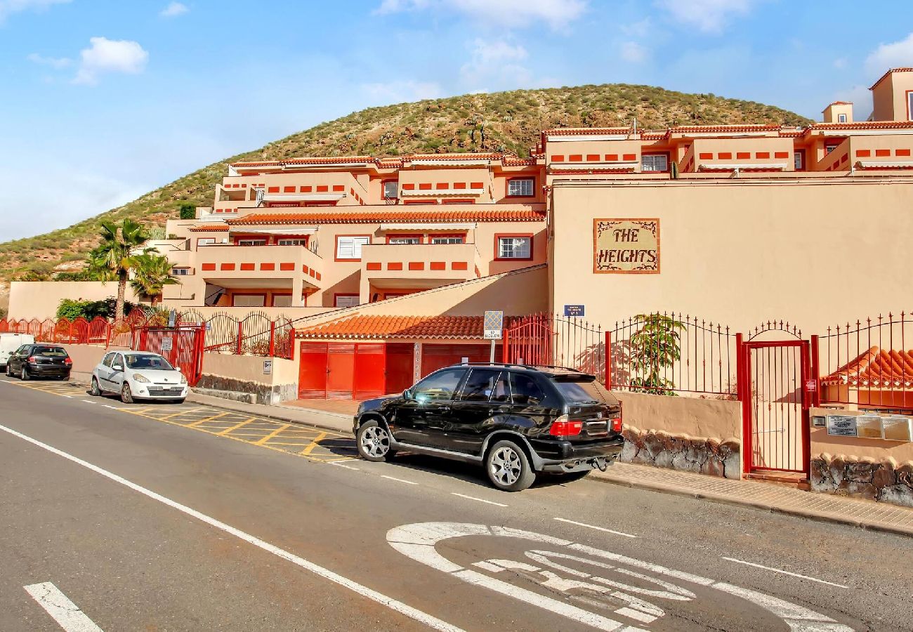 Apartamento en Los Cristianos - Stunning View Penthouse, Big Terrace, Heated Pool 