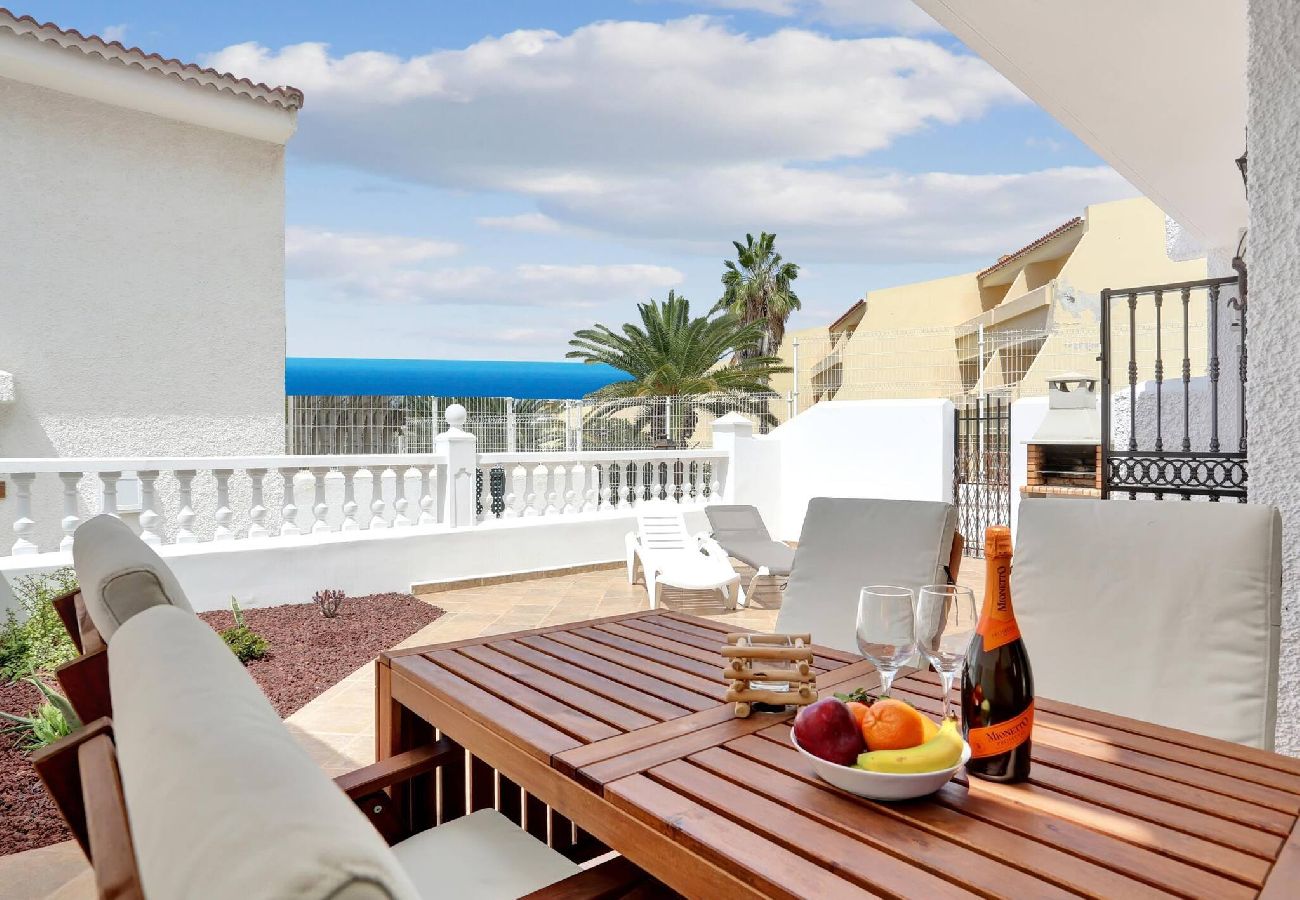 Casa adosada en Costa Adeje - Golden Sand, Heated Pool, A/C, Bbq 