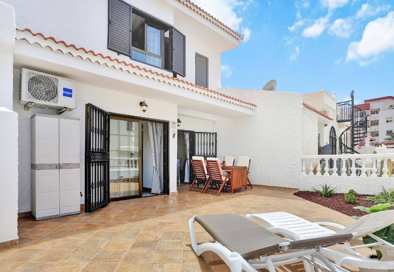 Casa adosada en Costa Adeje - Golden Sand, Heated Pool, A/C, Bbq 