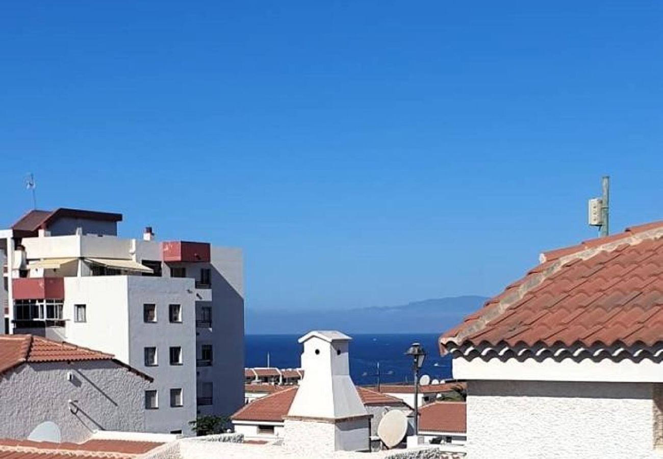 Casa adosada en Costa Adeje - Golden Sand, Heated Pool, A/C, Bbq 