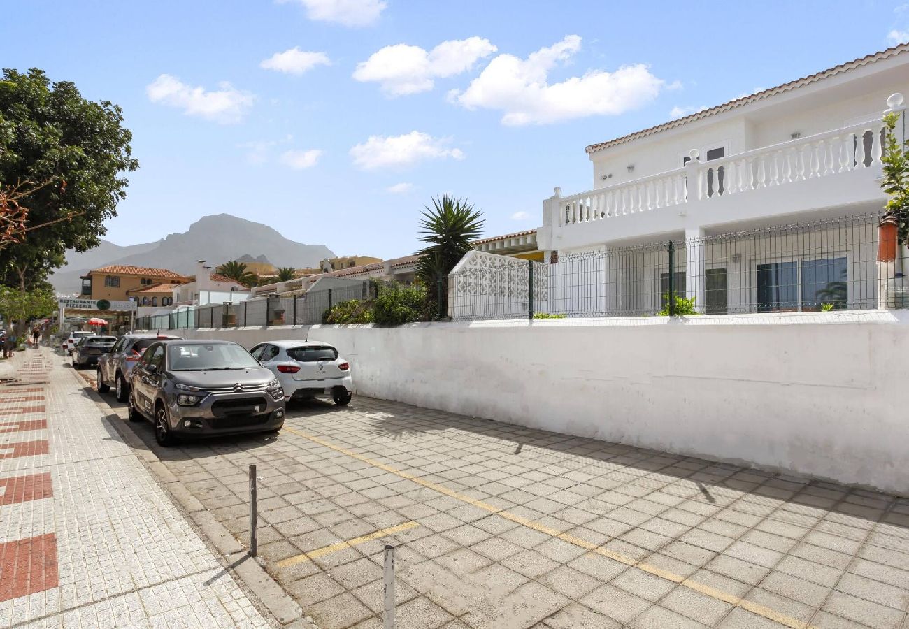 Casa adosada en Costa Adeje - Golden Sand, Heated Pool, A/C, Bbq 