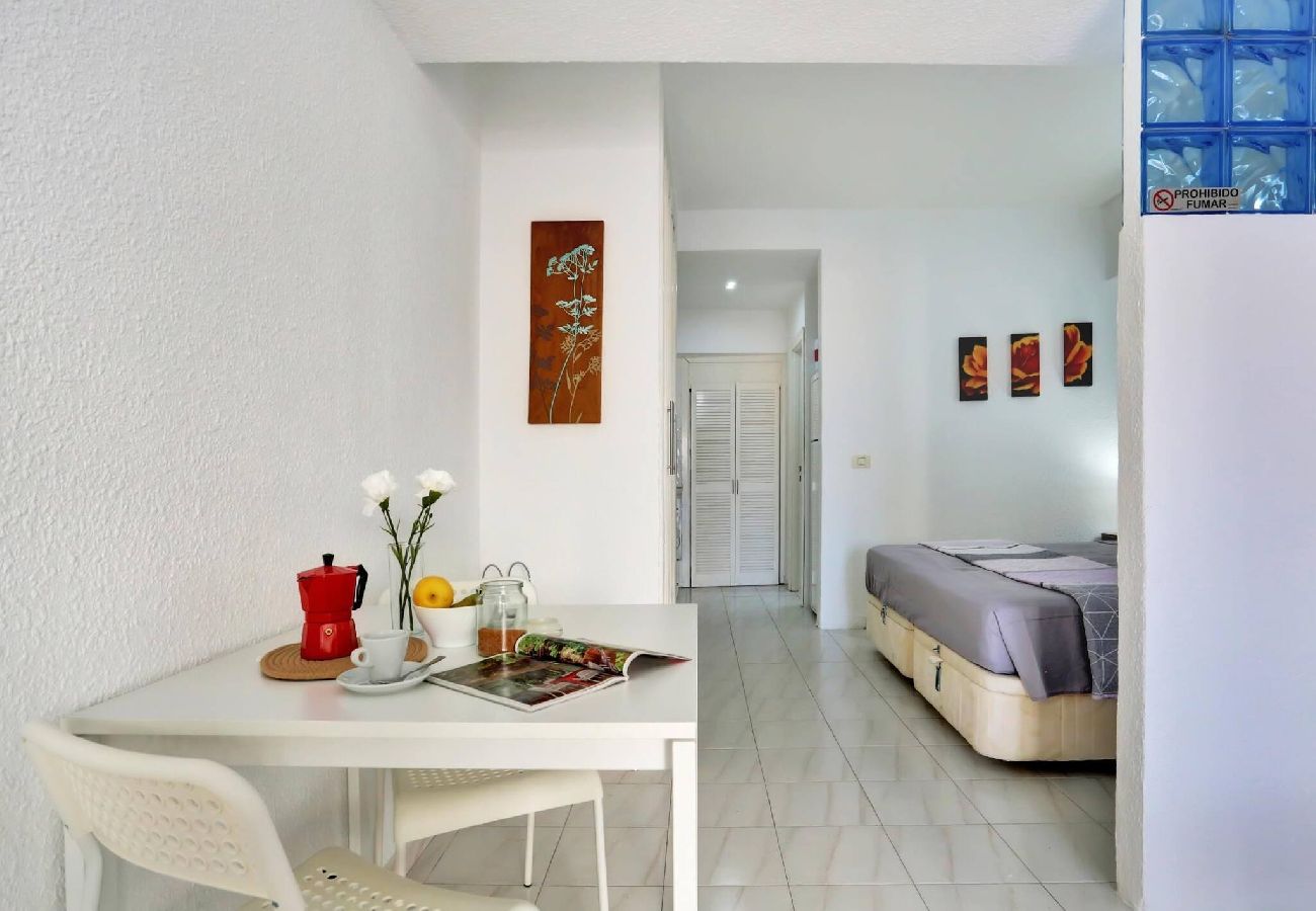 Estudio en Los Cristianos - Relaxing Studio Los Cristianos,AirCon, Heated Pool 
