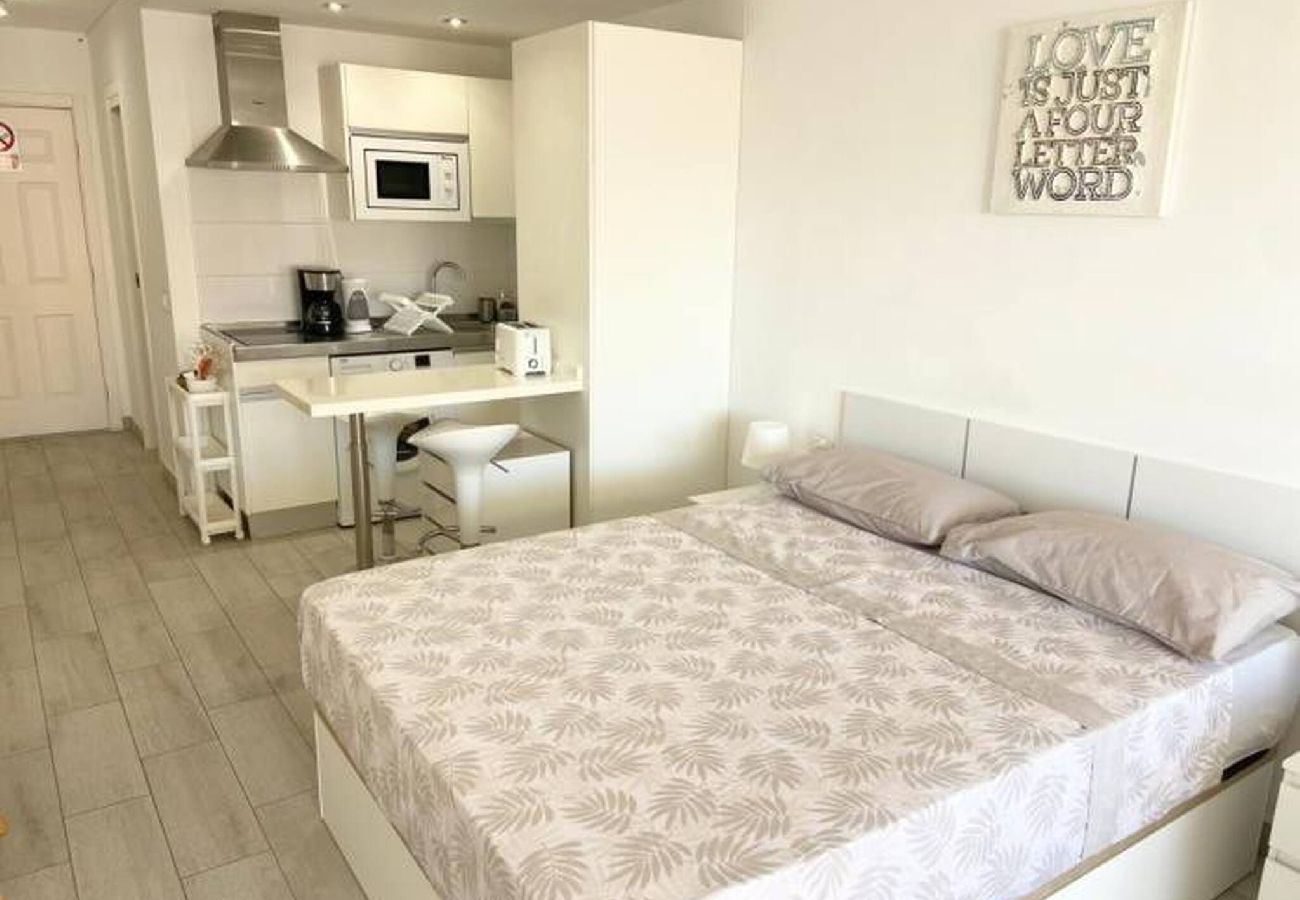 Estudio en Los Cristianos - Top Floor Panoramic Studio, Heated Pool 