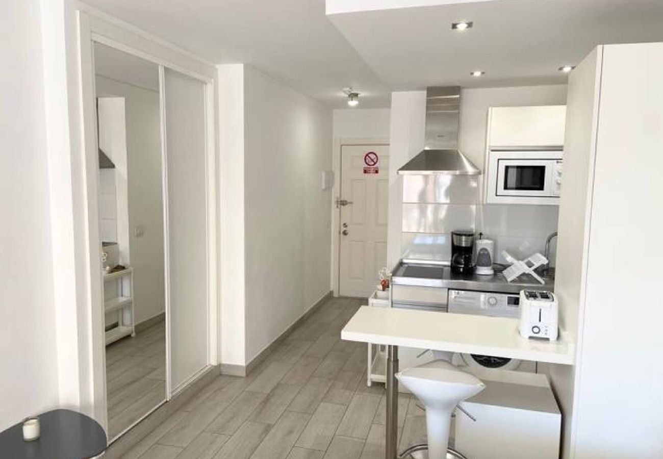 Estudio en Los Cristianos - Top Floor Panoramic Studio, Heated Pool 