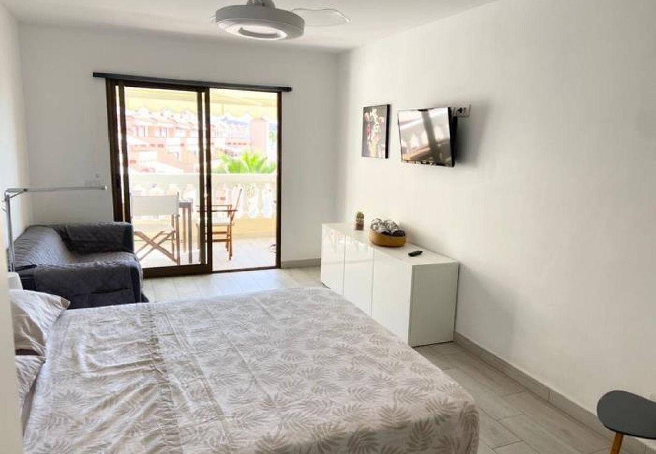 Estudio en Los Cristianos - Top Floor Panoramic Studio, Heated Pool 