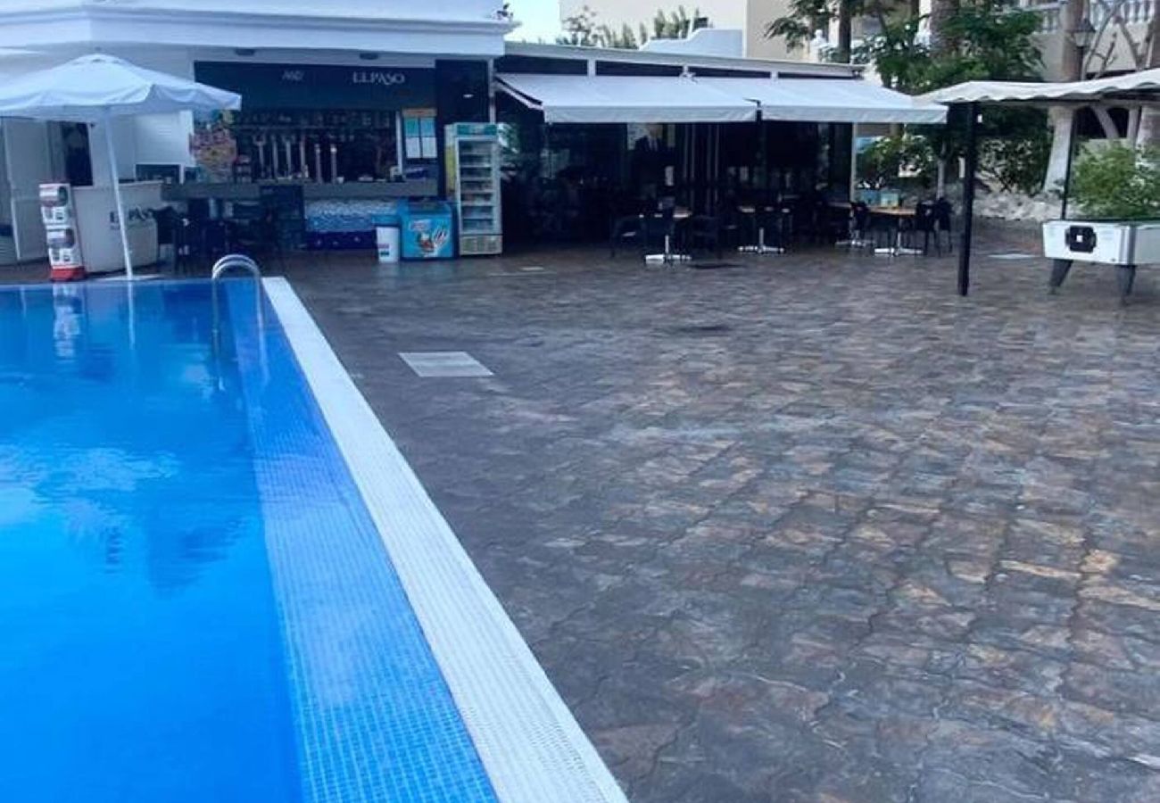 Estudio en Los Cristianos - Top Floor Panoramic Studio, Heated Pool 