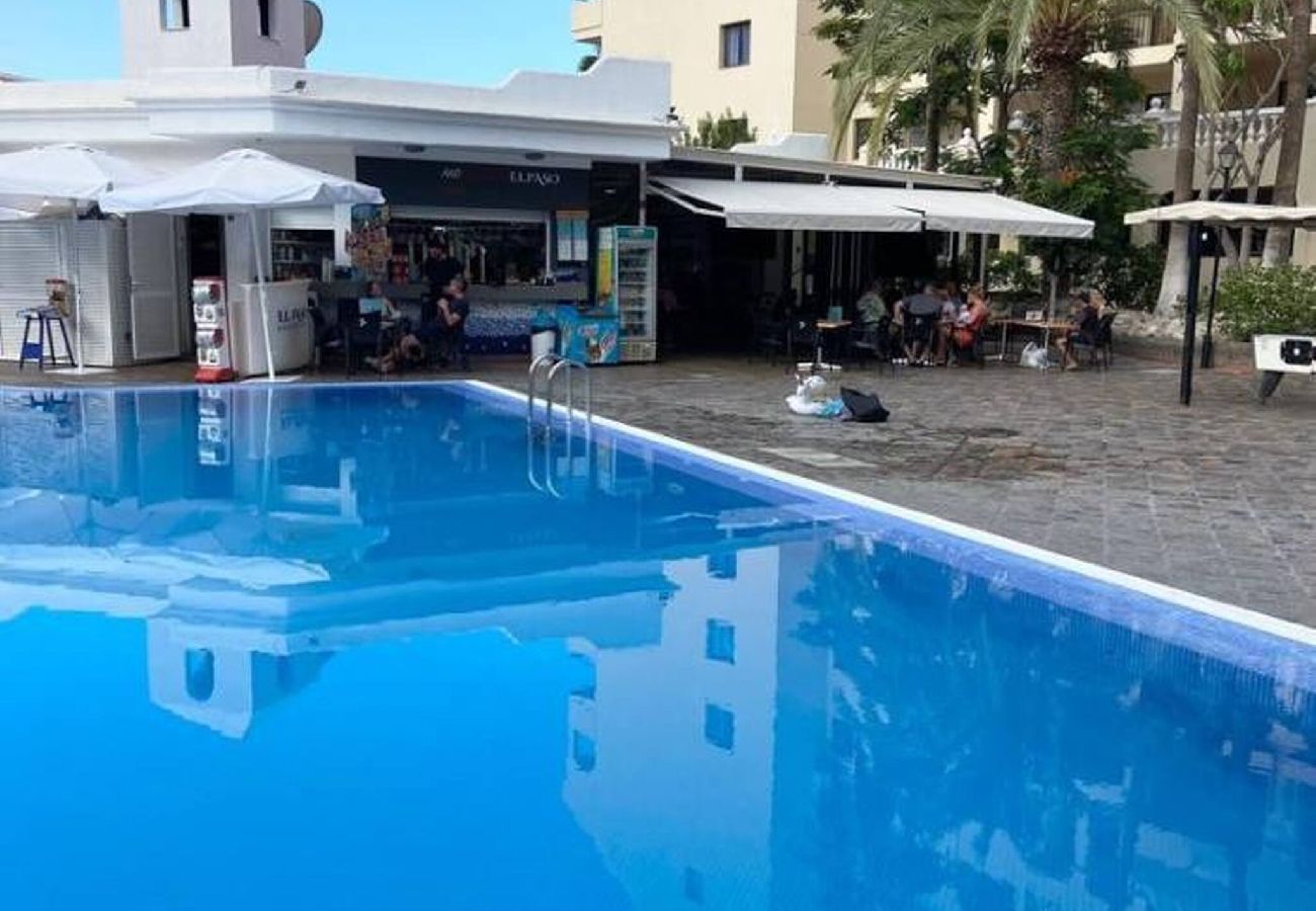 Estudio en Los Cristianos - Top Floor Panoramic Studio, Heated Pool 