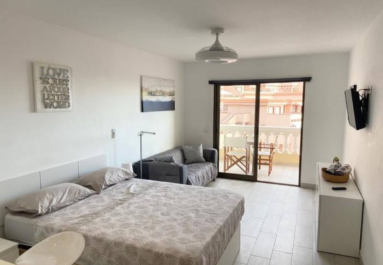 Estudio en Los Cristianos - Top Floor Panoramic Studio, Heated Pool 