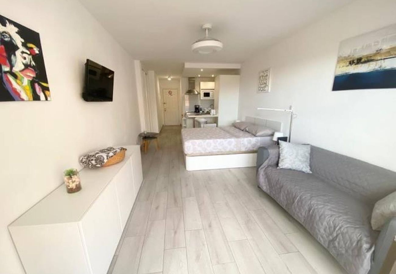 Estudio en Los Cristianos - Top Floor Panoramic Studio, Heated Pool 
