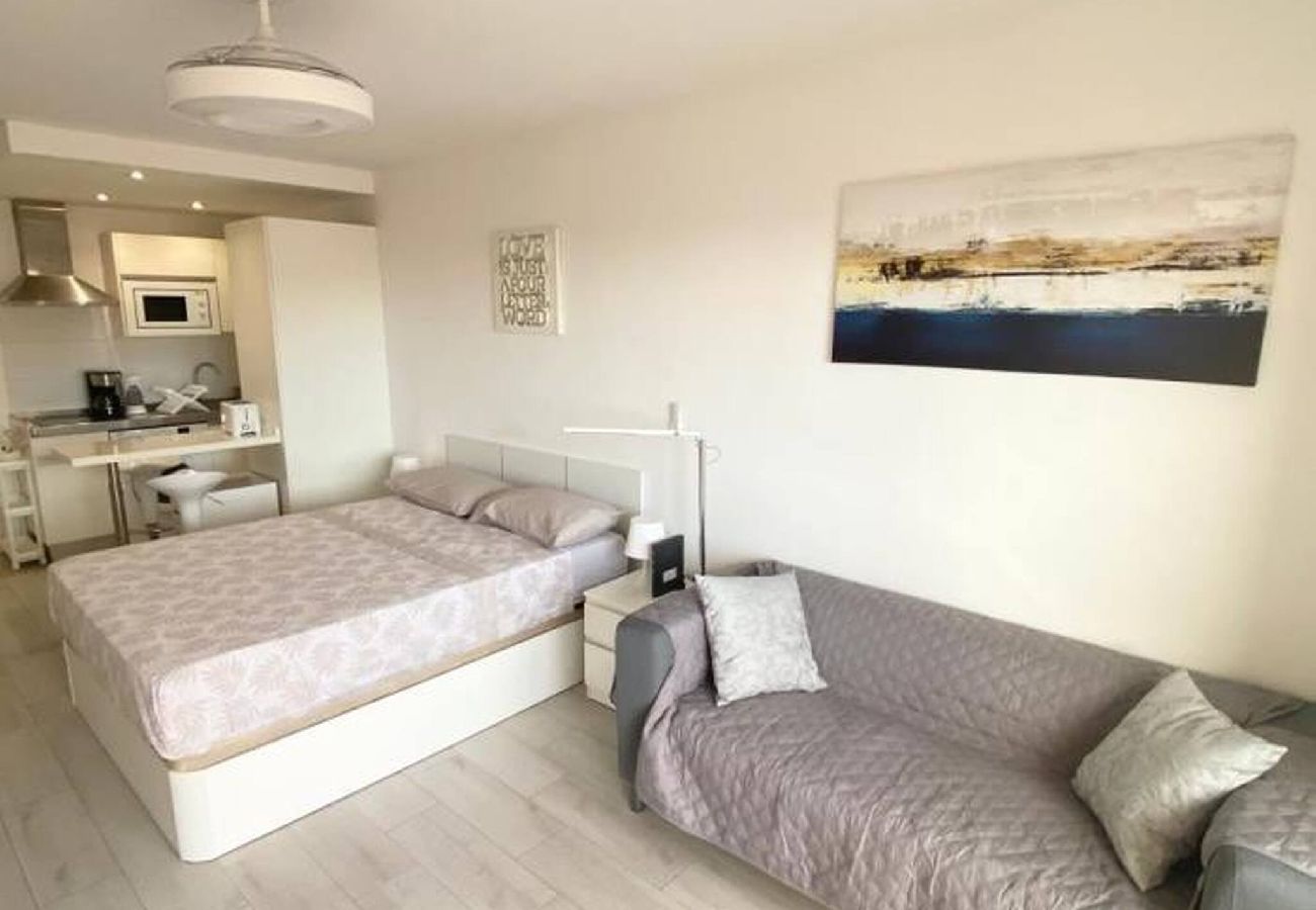 Estudio en Los Cristianos - Top Floor Panoramic Studio, Heated Pool 