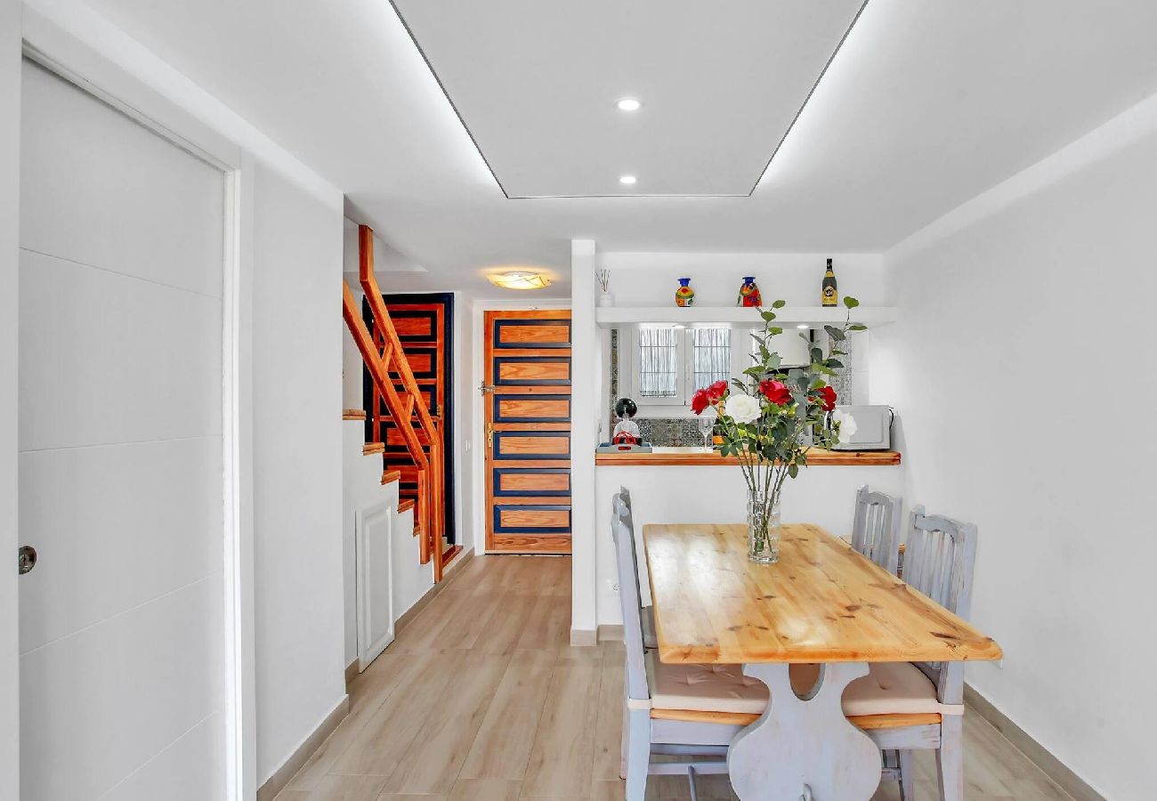 Apartamento en Playa de Las Americas - Sun & Beach, Fiber, Pool 