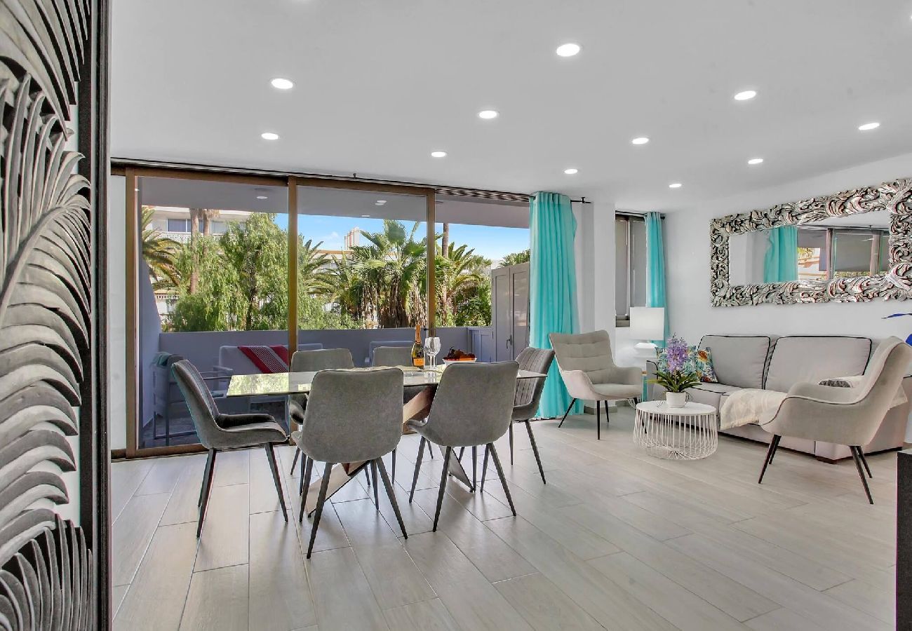Apartamento en Playa de Las Americas - Charming Las Americas, Terrace, Fiber, Pool 