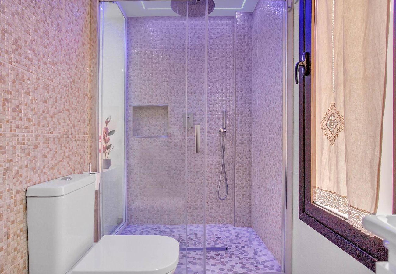 Apartamento en Playa de Las Americas - Charming Las Americas, Terrace, Fiber, Pool 