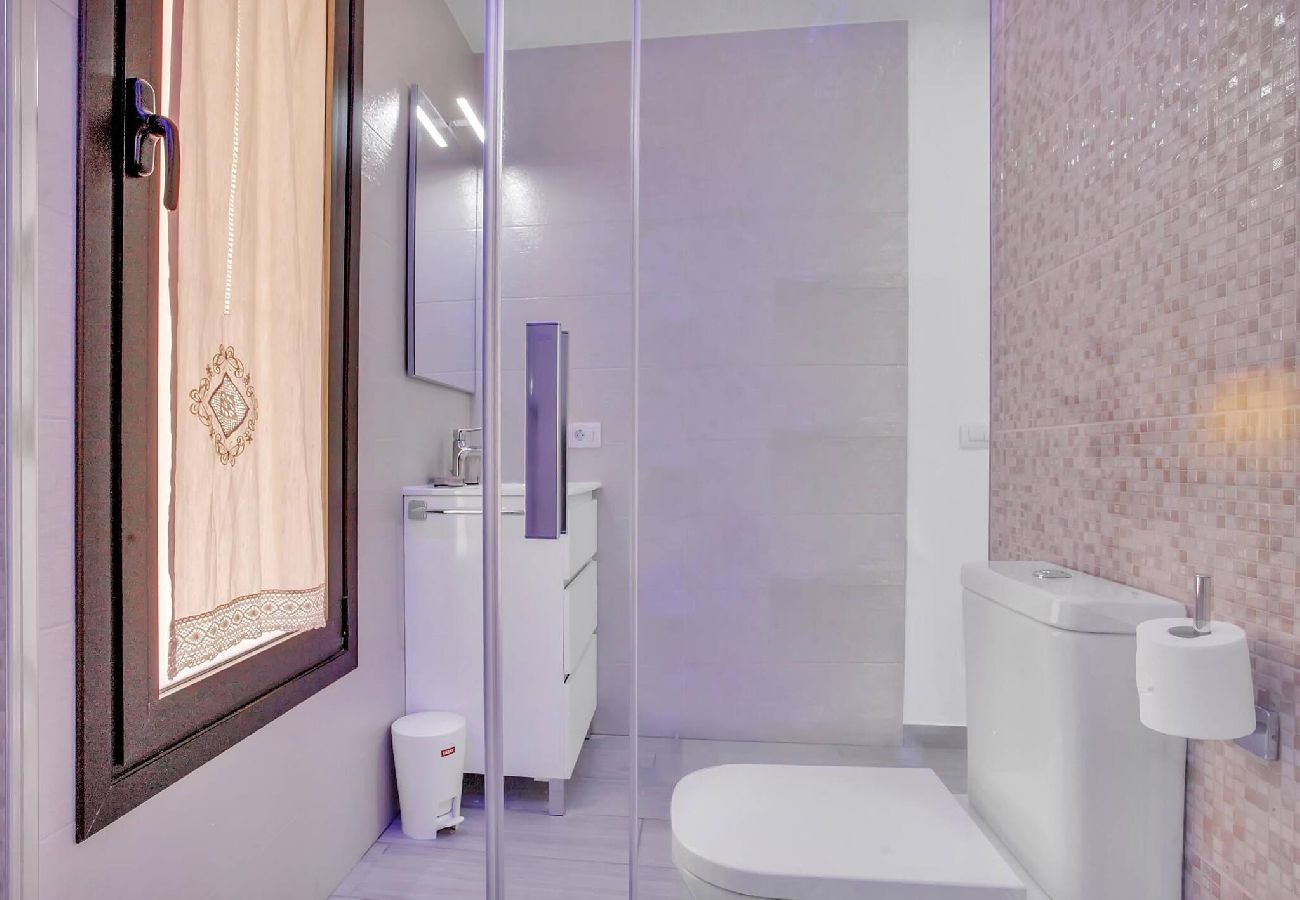 Apartamento en Playa de Las Americas - Charming Las Americas, Terrace, Fiber, Pool 