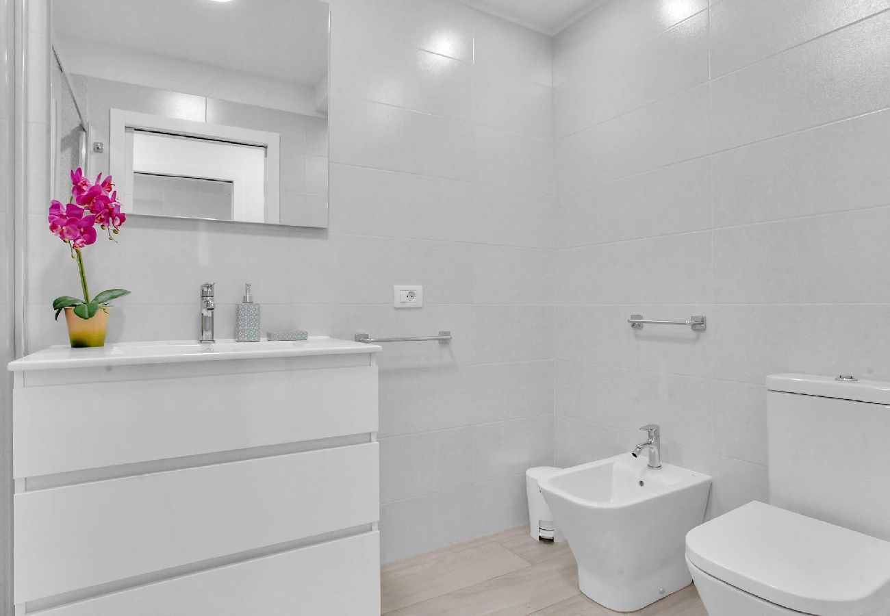 Apartamento en Playa de Las Americas - Charming Las Americas, Terrace, Fiber, Pool 