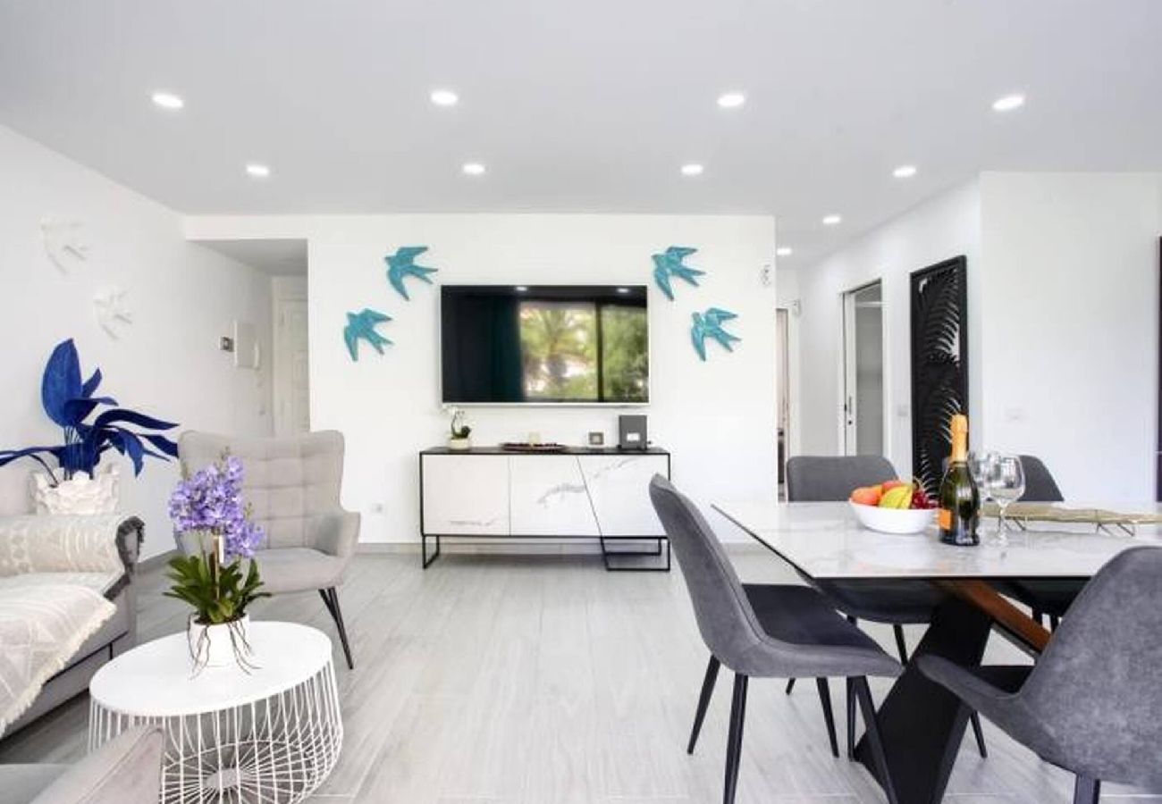 Apartamento en Playa de Las Americas - Charming Las Americas, Terrace, Fiber, Pool 