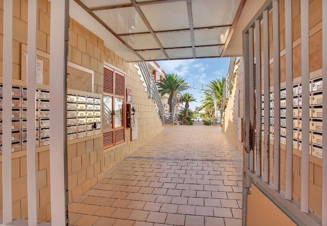 Apartamento en Playa de Las Americas - Charming Las Americas, Terrace, Fiber, Pool 