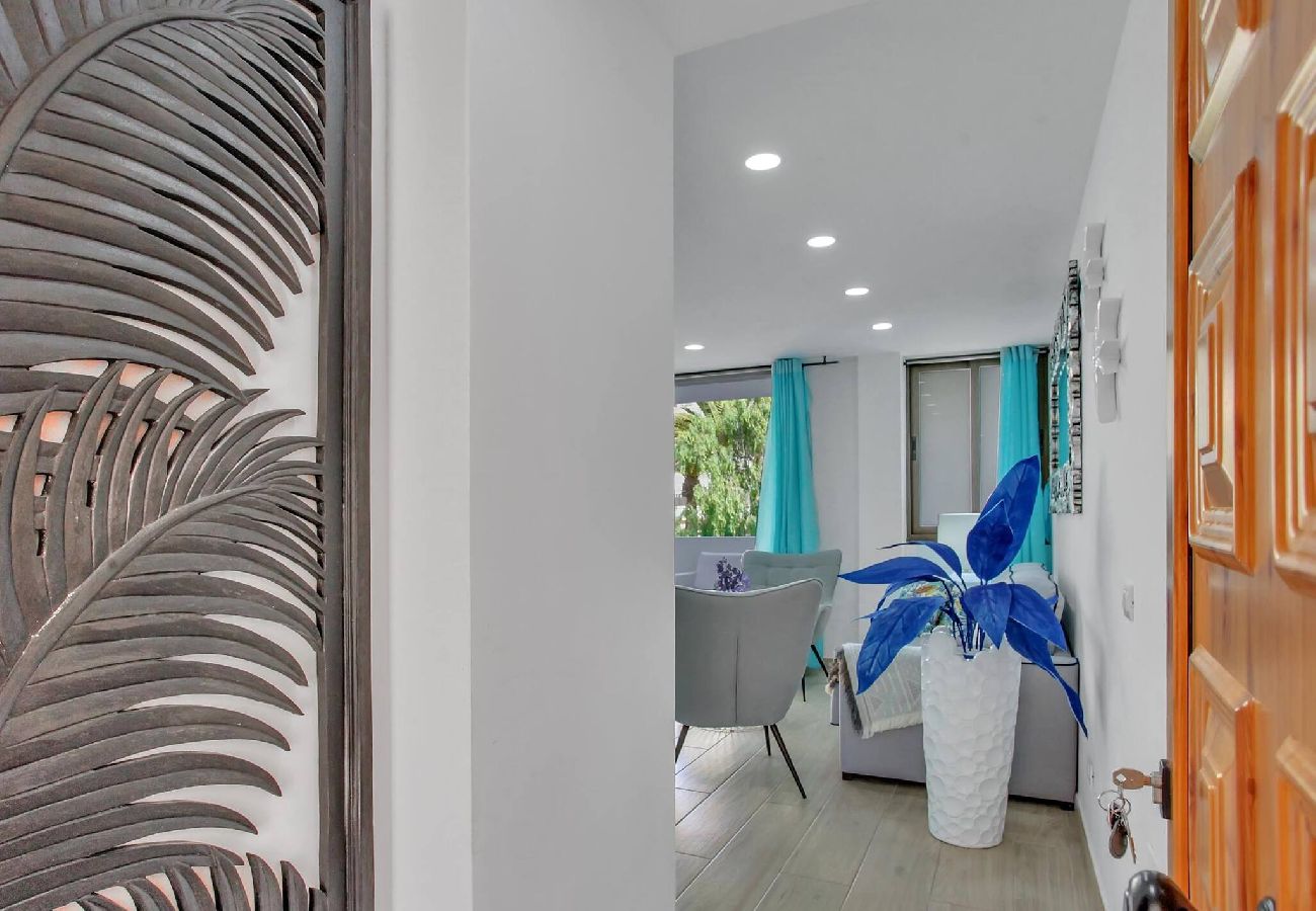 Apartamento en Playa de Las Americas - Charming Las Americas, Terrace, Fiber, Pool 
