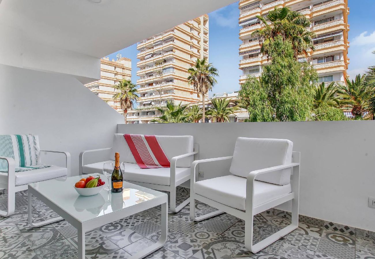 Apartamento en Playa de Las Americas - Charming Las Americas, Terrace, Fiber, Pool 