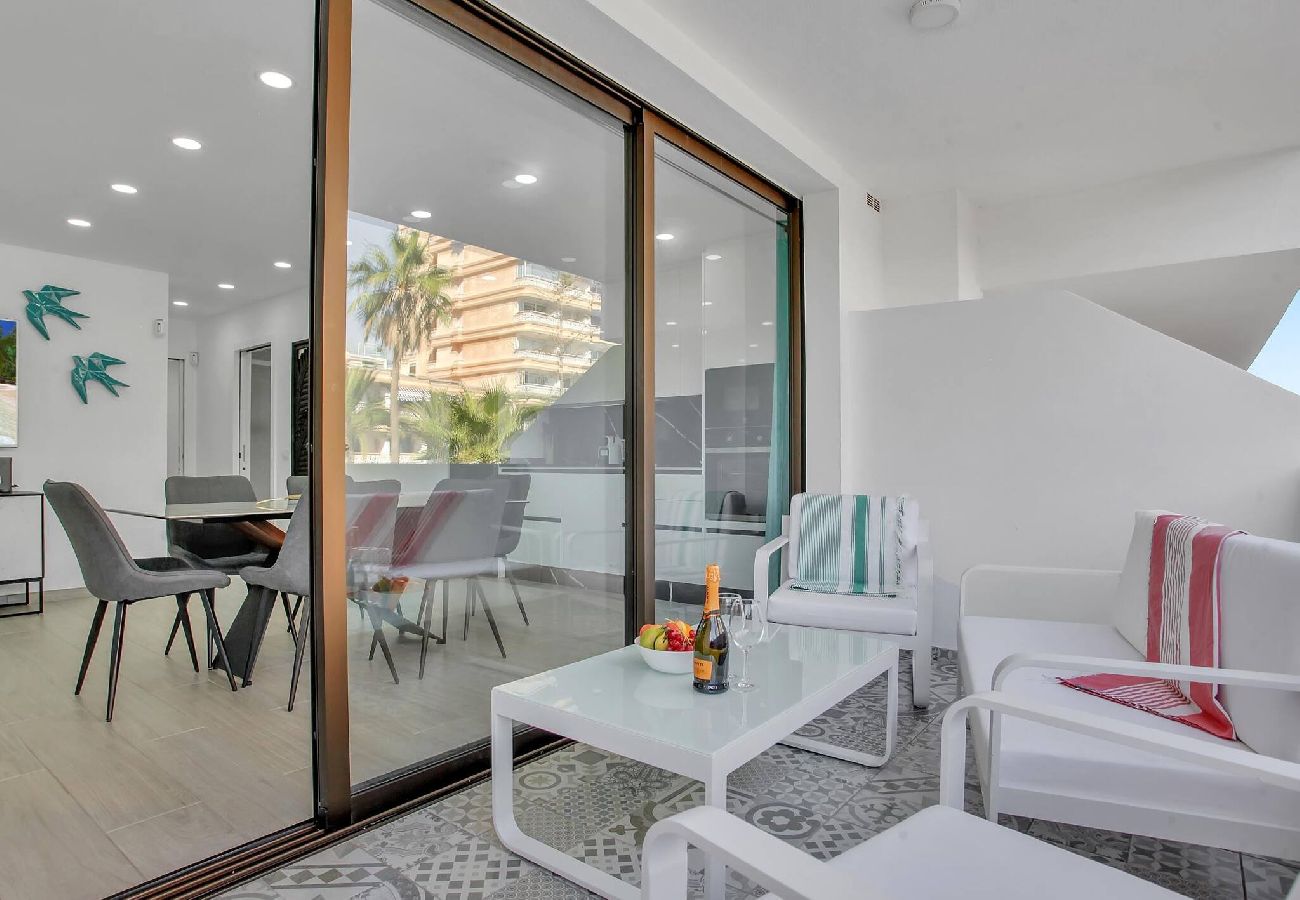 Apartamento en Playa de Las Americas - Charming Las Americas, Terrace, Fiber, Pool 