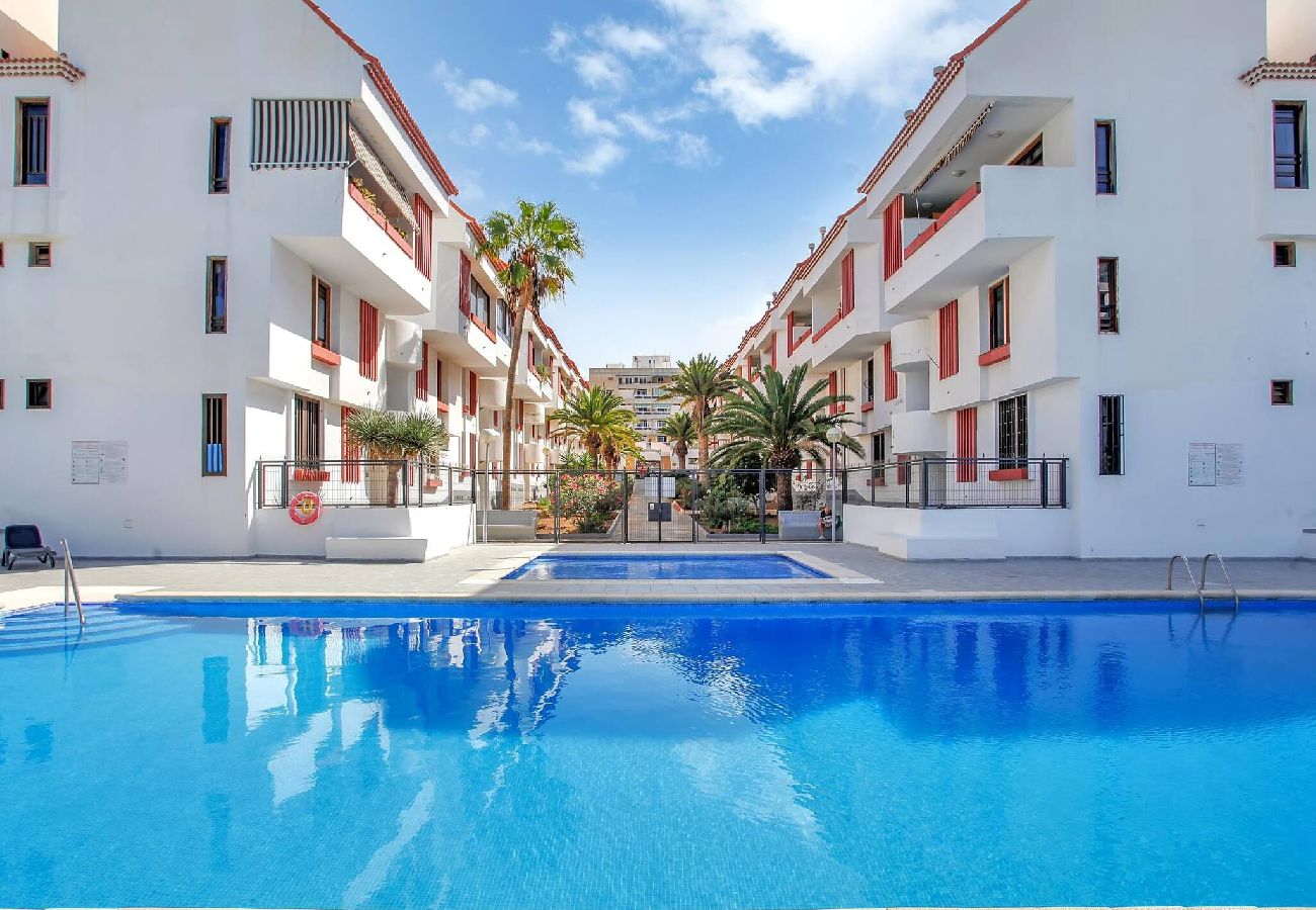 Apartamento en Playa de Las Americas - Charming Las Americas, Terrace, Fiber, Pool 