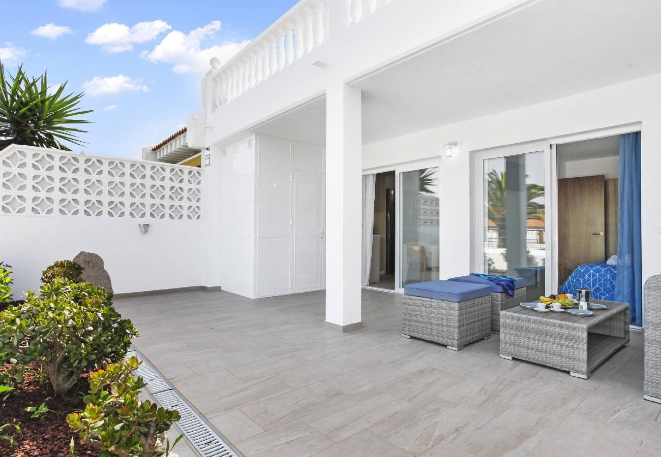 Apartamento en Costa Adeje - Golden Holidays, Heated Pool, A/C, Internet 