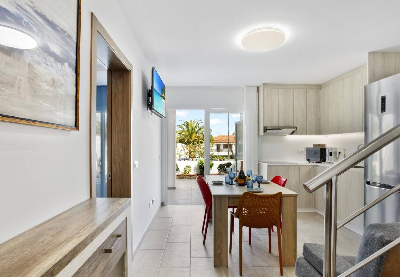 Apartamento en Costa Adeje - Golden Holidays, Heated Pool, A/C, Internet 