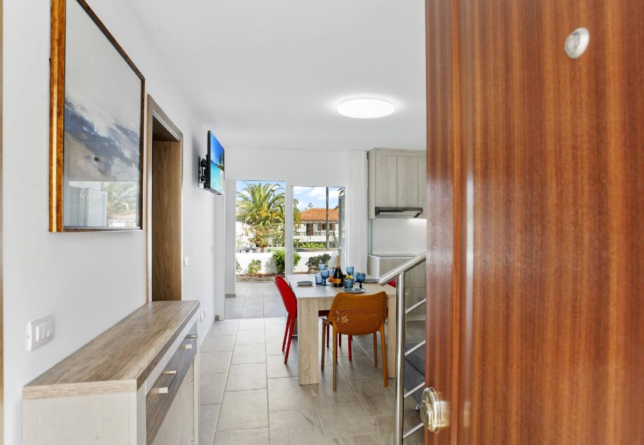 Apartamento en Costa Adeje - Golden Holidays, Heated Pool, A/C, Internet 