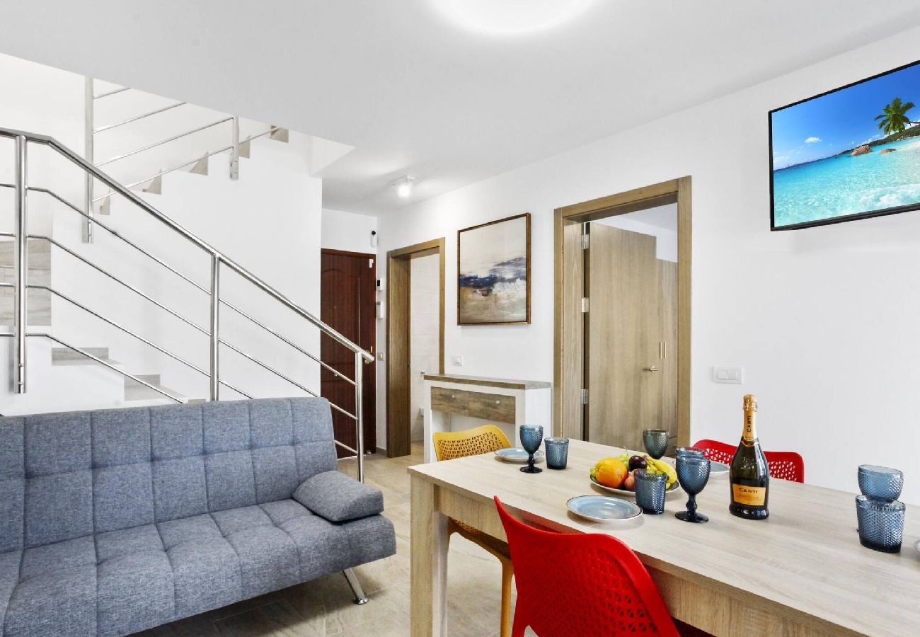 Apartamento en Costa Adeje - Golden Holidays, Heated Pool, A/C, Internet 