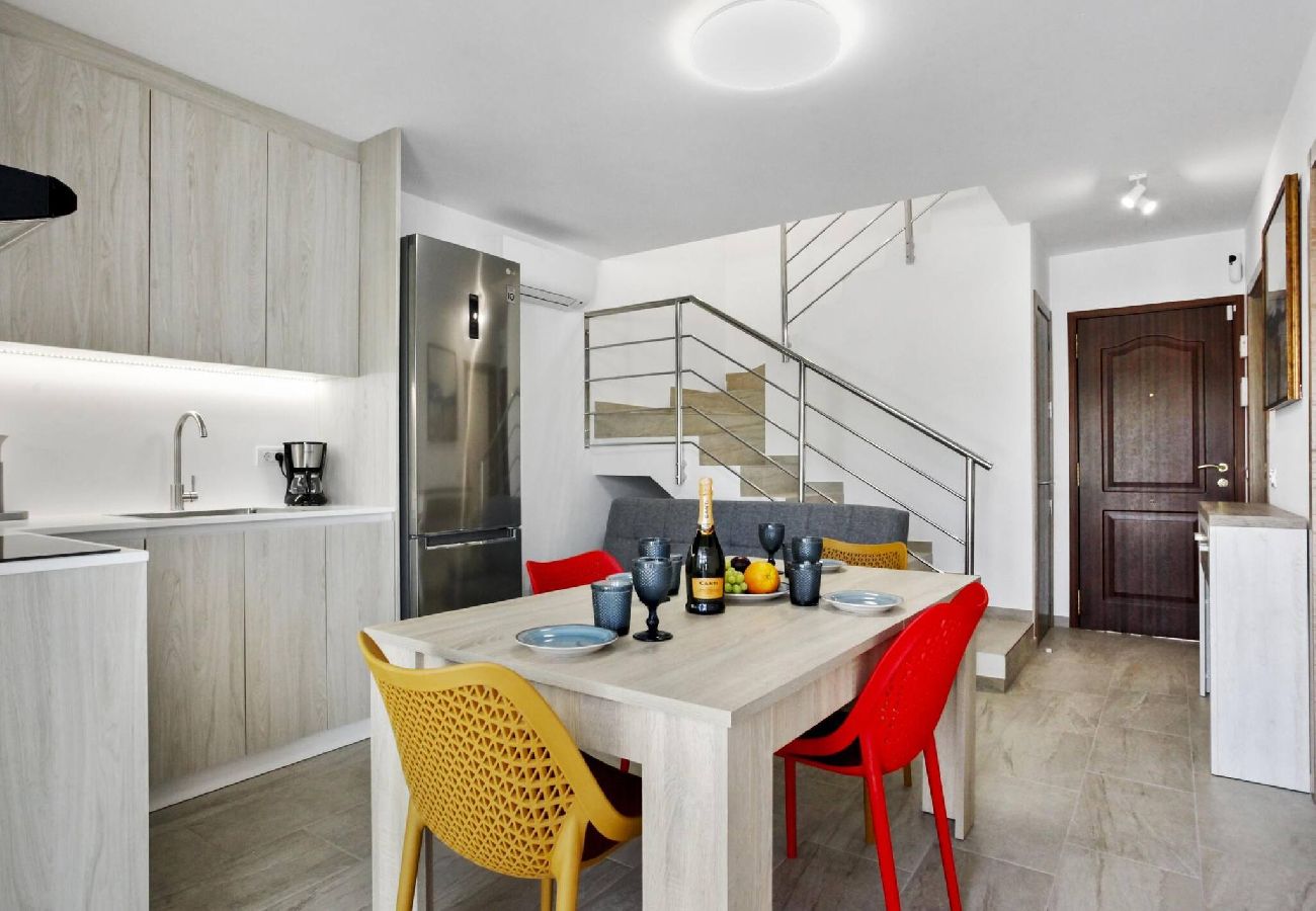 Apartamento en Costa Adeje - Golden Holidays, Heated Pool, A/C, Internet 