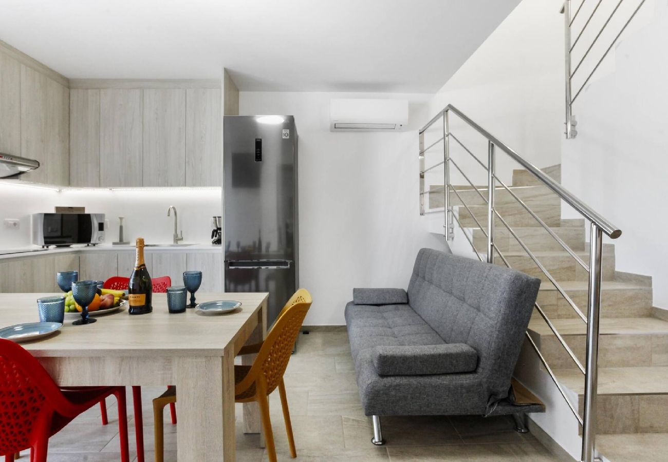 Apartamento en Costa Adeje - Golden Holidays, Heated Pool, A/C, Internet 