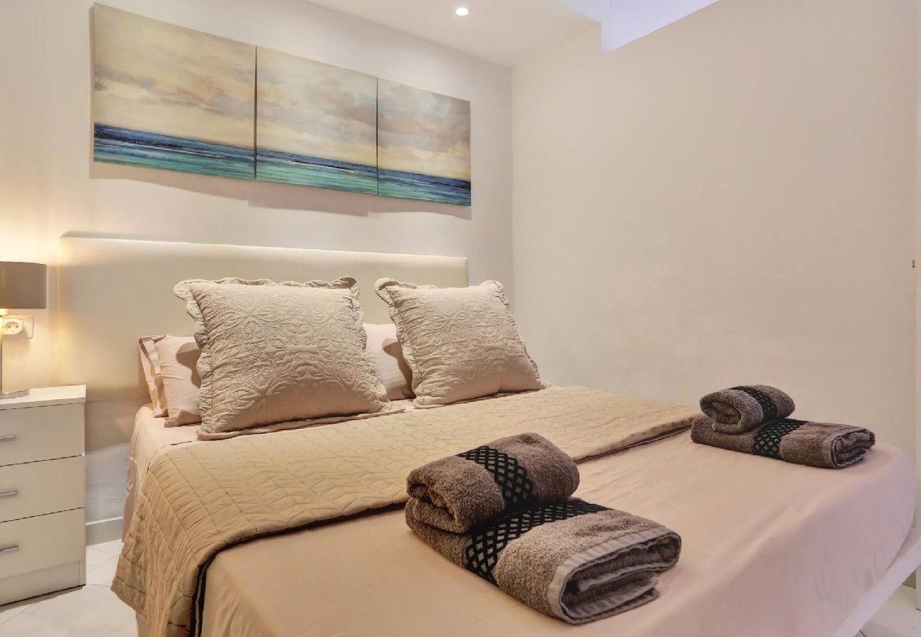 Apartamento en Los Cristianos - Relaxing 1 bed, Los Cristianos,Heated Pool,Air Con 