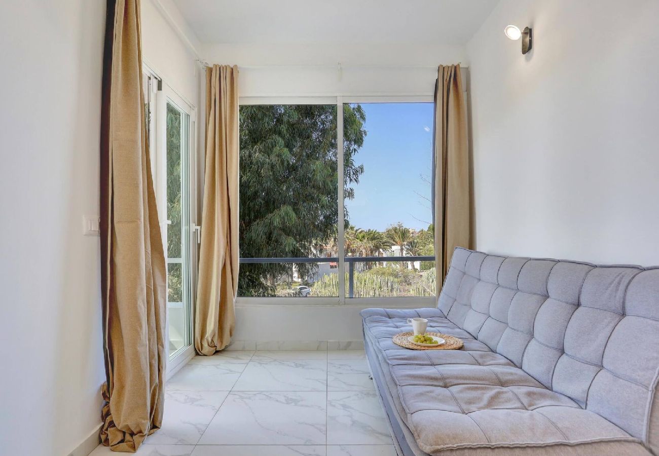 Estudio en Costa del Silencio - Parrot Paradise Studio, WiFi, Smart Tv, Pool 