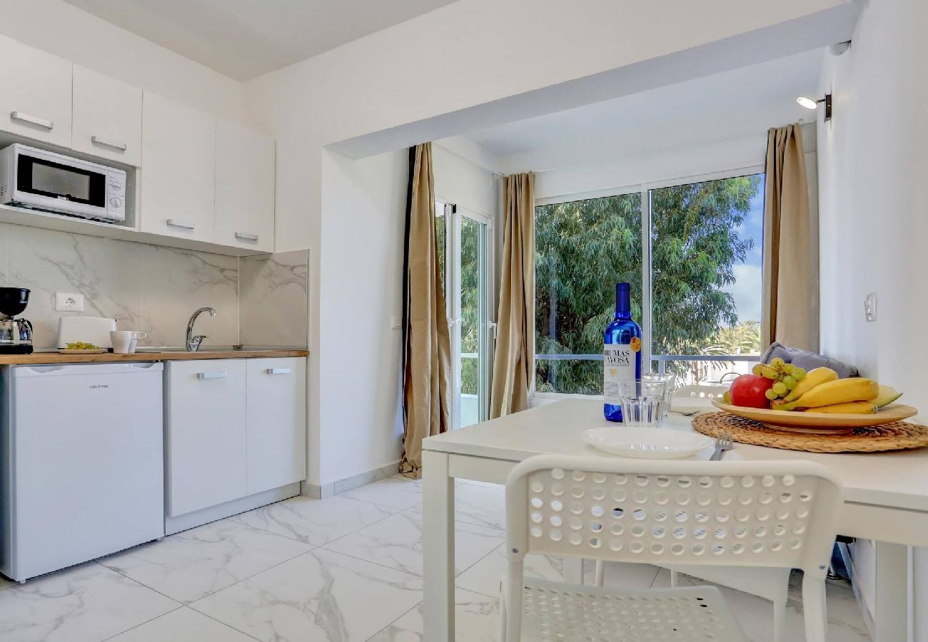 Estudio en Costa del Silencio - Parrot Paradise Studio, WiFi, Smart Tv, Pool 