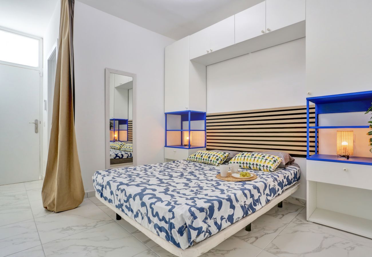 Estudio en Costa del Silencio -  Studio Parrot
