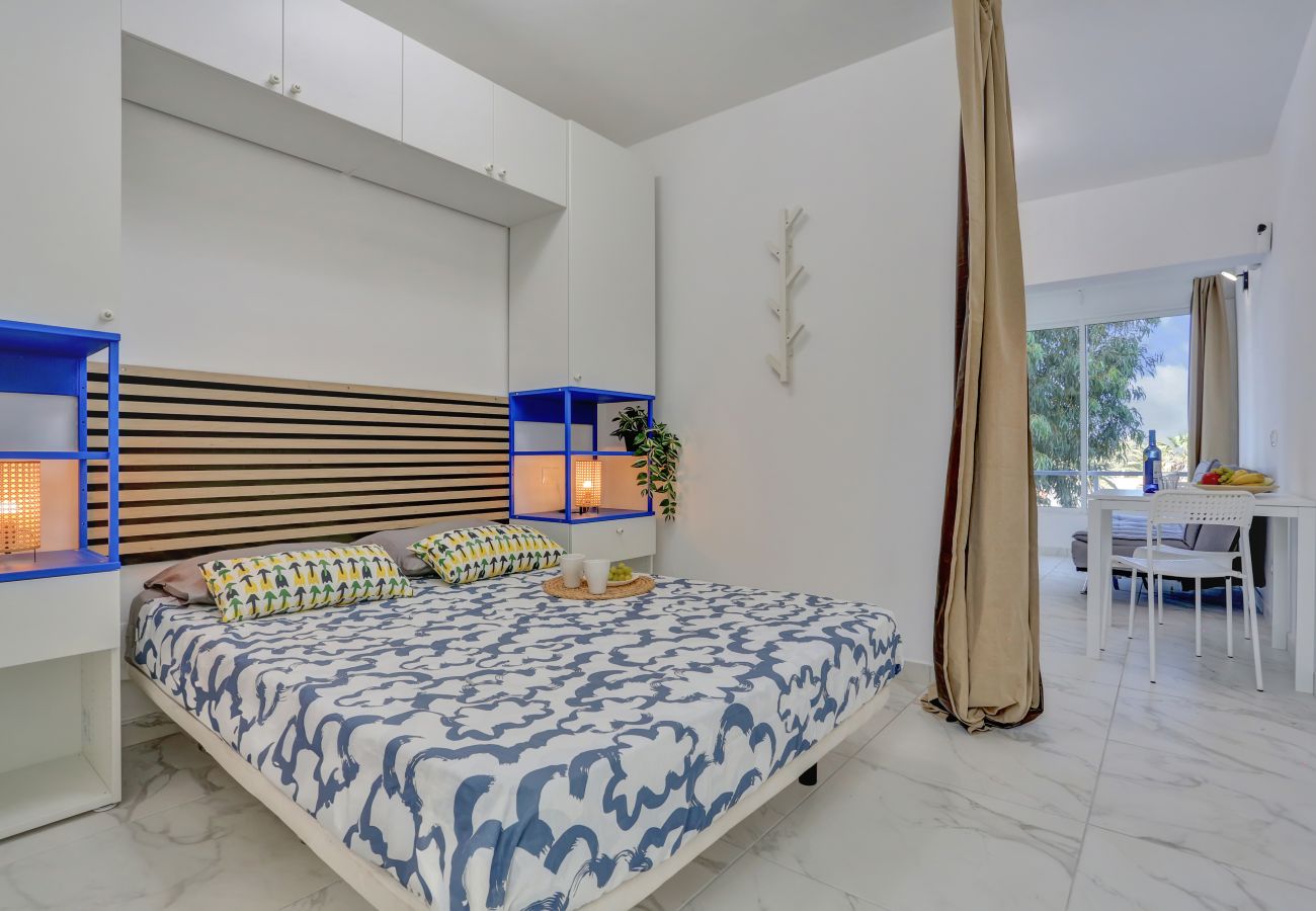 Estudio en Costa del Silencio -  Studio Parrot