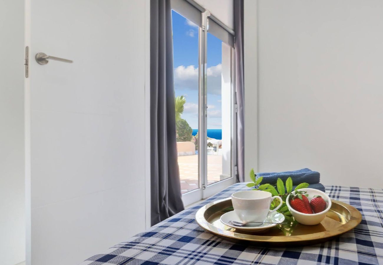 Apartamento en Acantilados de Los Gigantes - Ocean Rock Apartment, Heated Pool, Wi Fi, Smart TV 