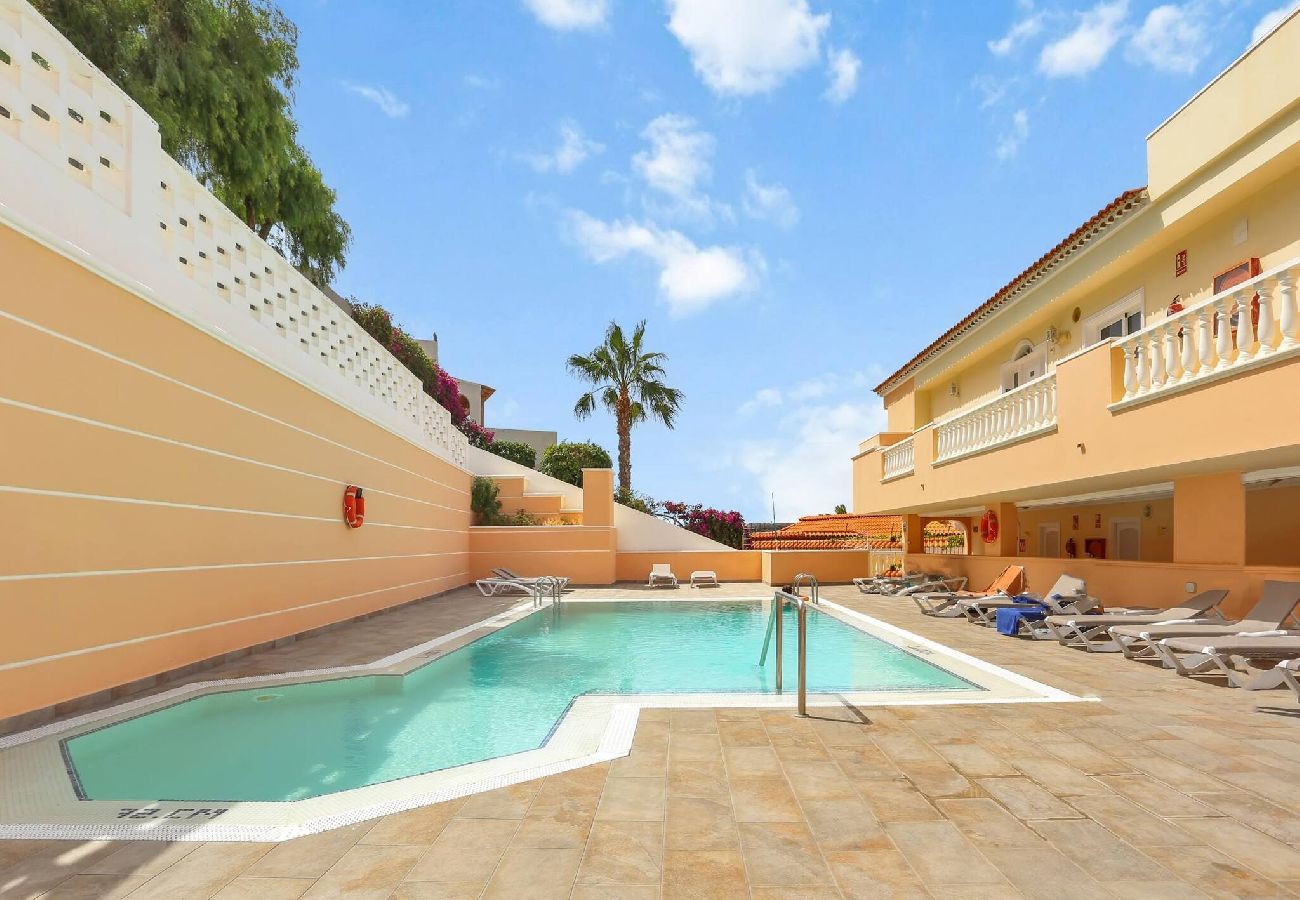 Apartamento en Acantilados de Los Gigantes - Ocean Rock Apartment, Heated Pool, Wi Fi, Smart TV 
