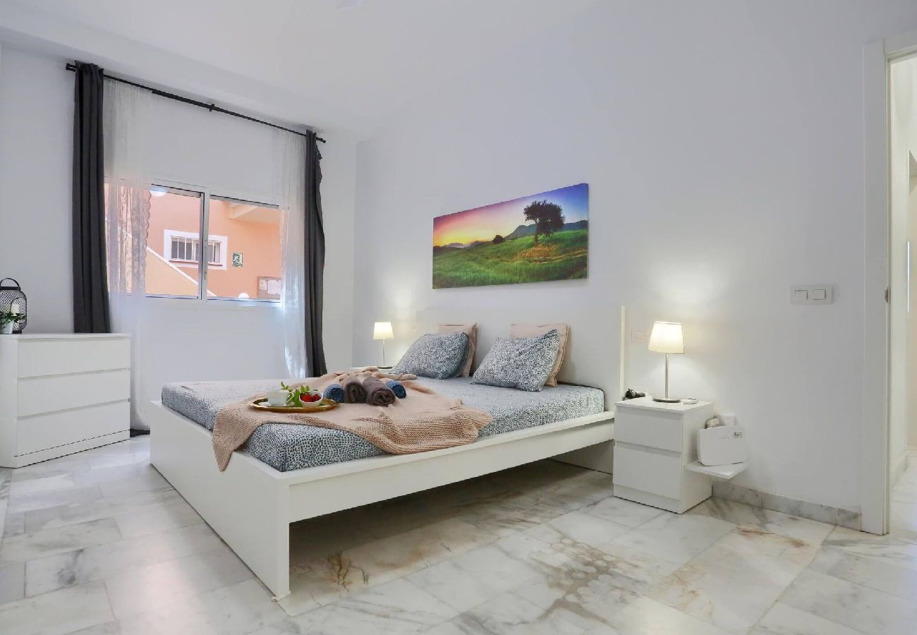 Apartamento en Acantilados de Los Gigantes - Ocean Rock Apartment, Heated Pool, Wi Fi, Smart TV 