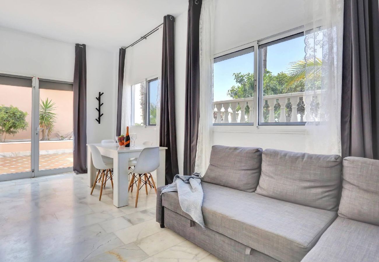 Apartamento en Acantilados de Los Gigantes - Ocean Rock Apartment, Heated Pool, Wi Fi, Smart TV 