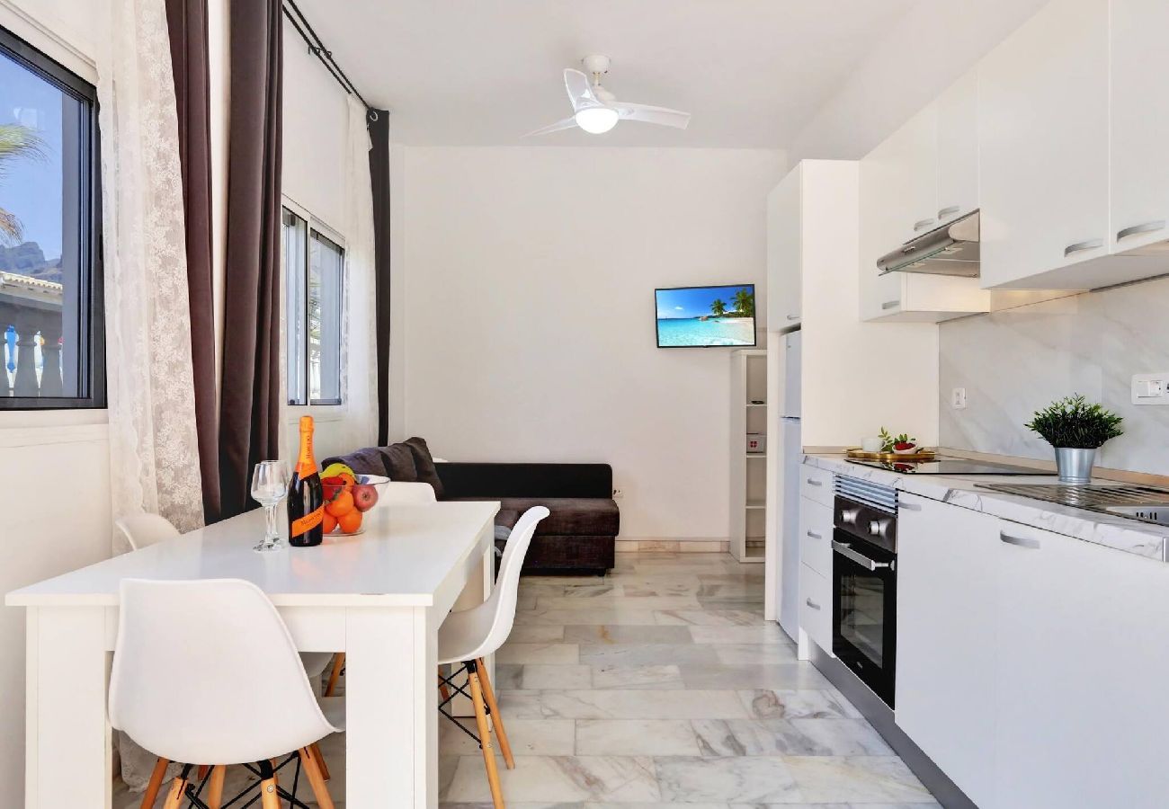 Apartamento en Acantilados de Los Gigantes - Ocean Rock Apartment, Heated Pool, Wi Fi, Smart TV 