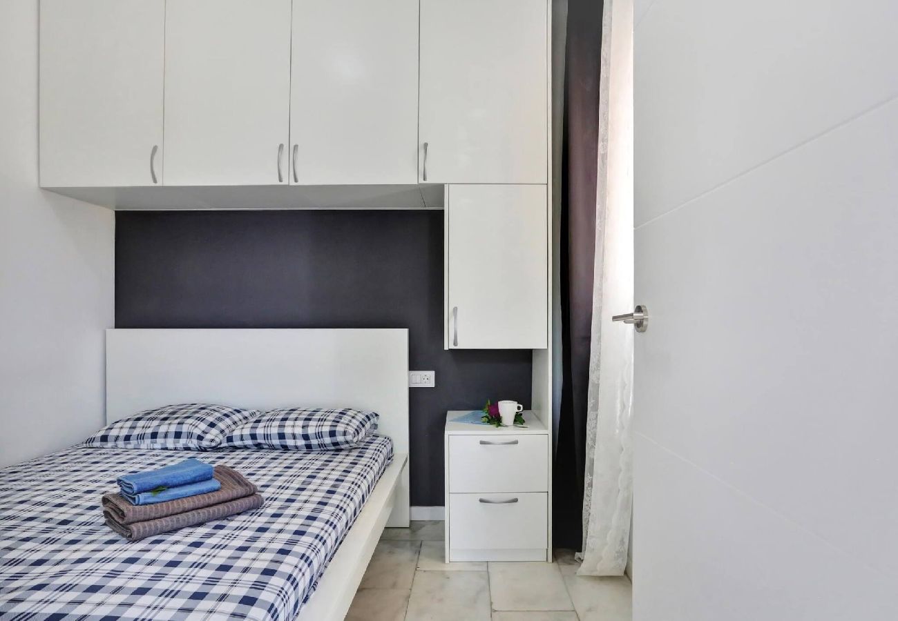 Apartamento en Acantilados de Los Gigantes - Ocean Rock Apartment, Heated Pool, Wi Fi, Smart TV 