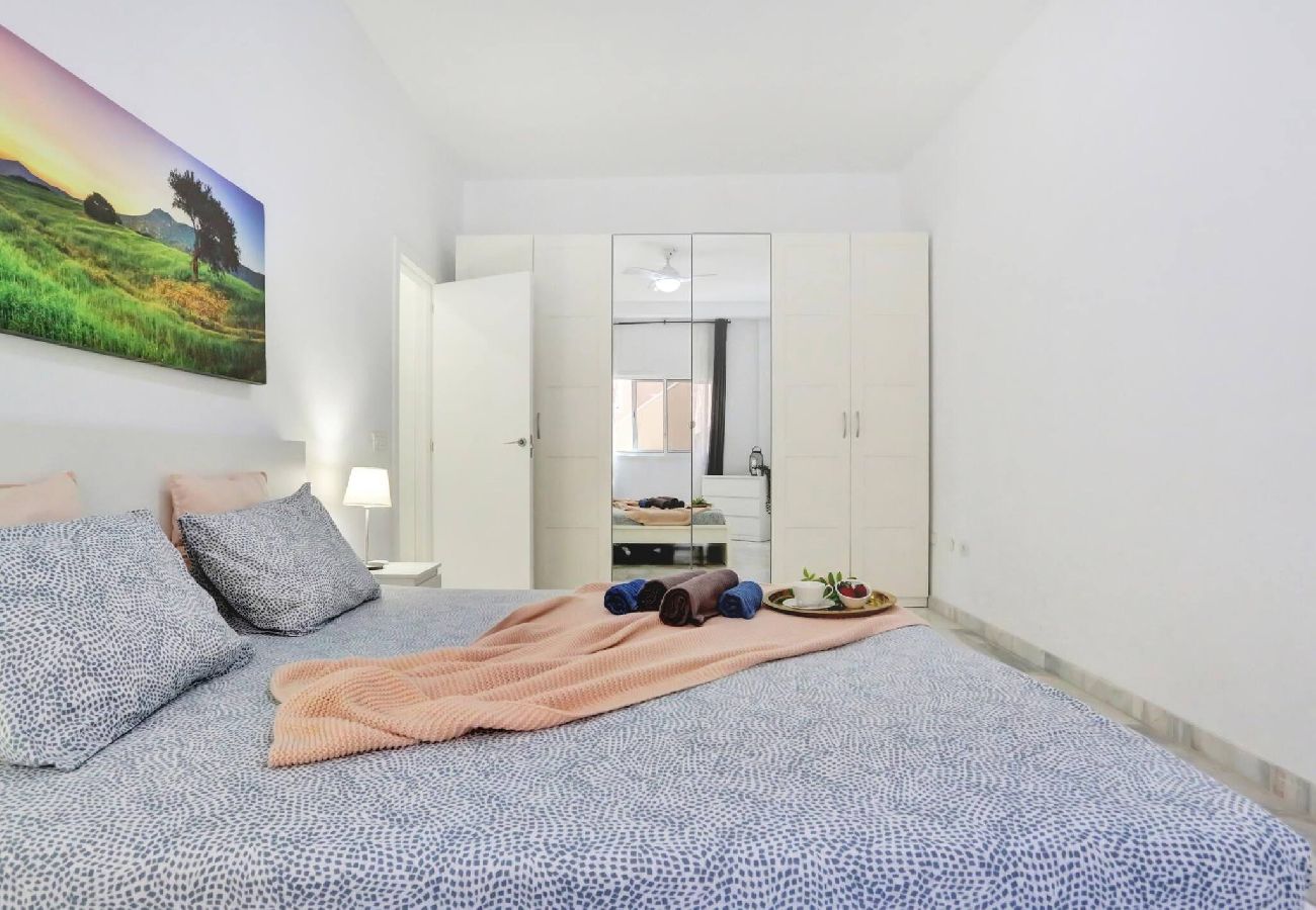 Apartamento en Acantilados de Los Gigantes - Ocean Rock Apartment, Heated Pool, Wi Fi, Smart TV 