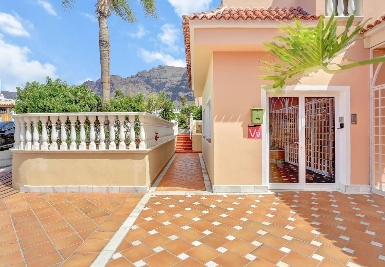 Apartamento en Acantilados de Los Gigantes - Ocean Rock Apartment, Heated Pool, Wi Fi, Smart TV 