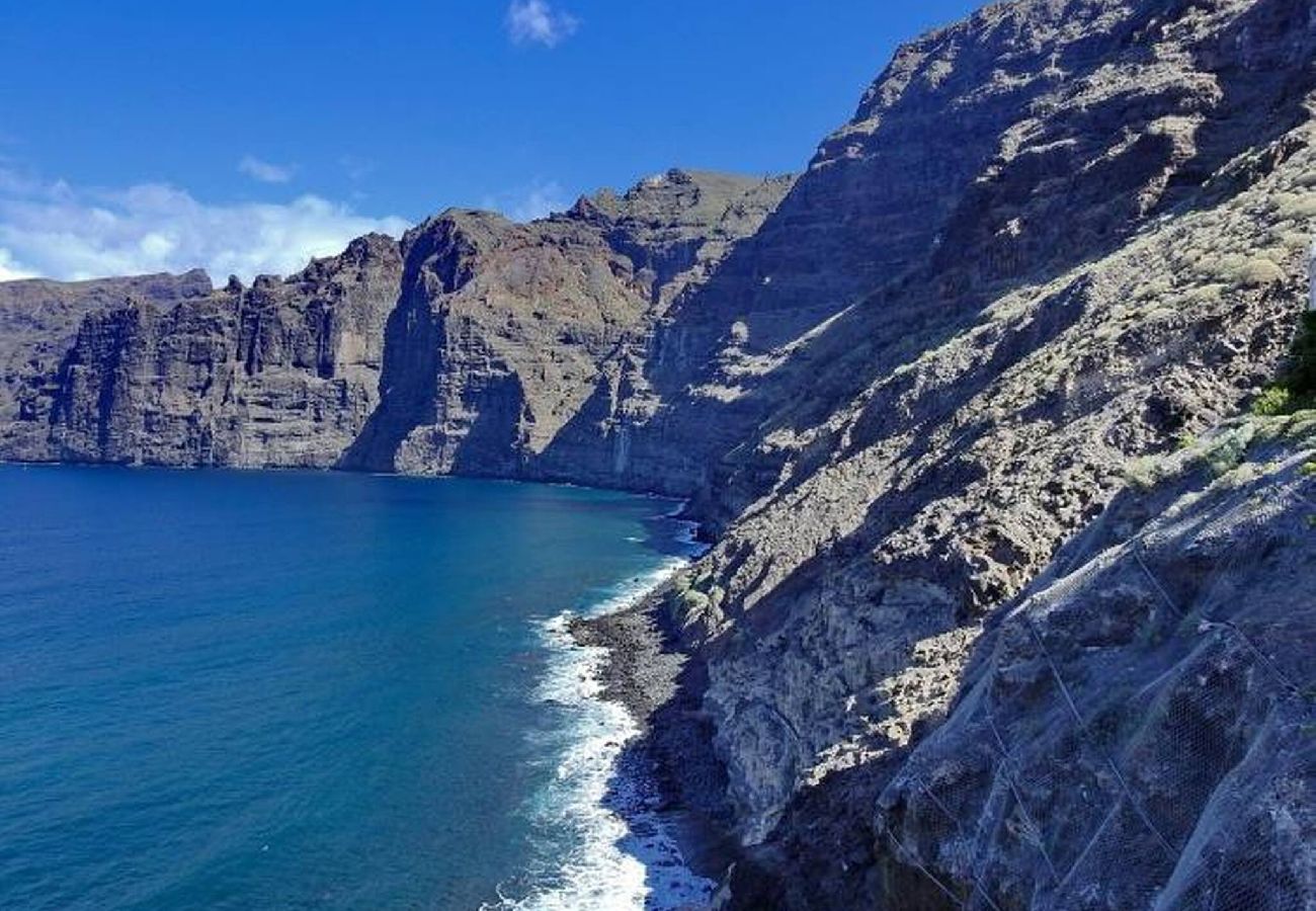 Apartamento en Acantilados de Los Gigantes - Ocean Rock Apartment, Heated Pool, Wi Fi, Smart TV 