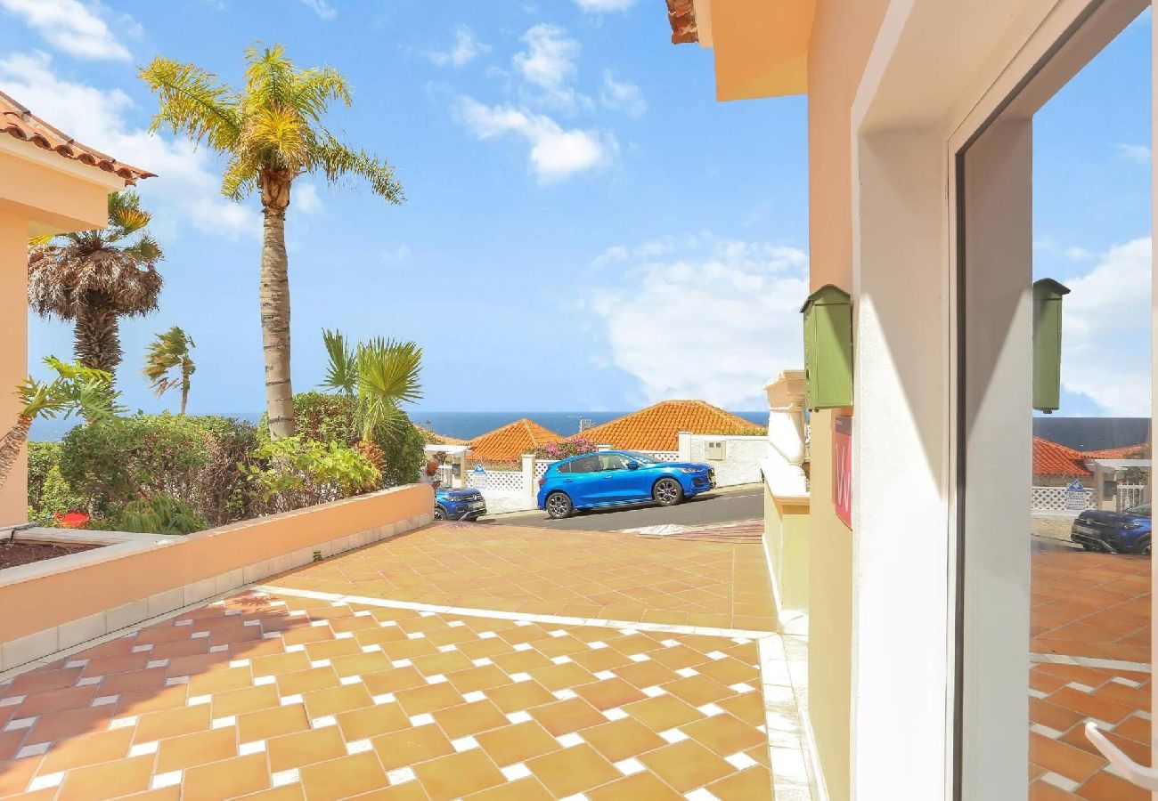 Apartamento en Acantilados de Los Gigantes - Ocean Rock Apartment, Heated Pool, Wi Fi, Smart TV 