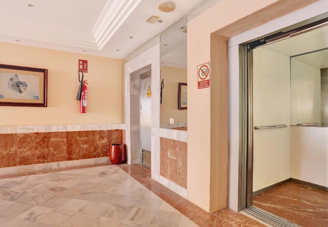 Apartamento en Acantilados de Los Gigantes - Ocean Rock Apartment, Heated Pool, Wi Fi, Smart TV 