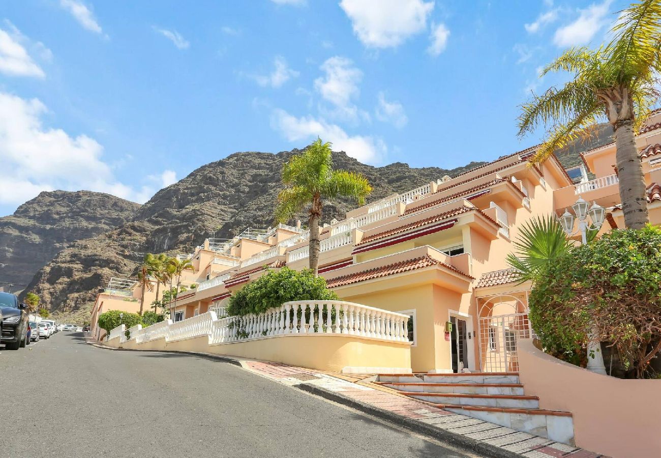 Apartamento en Acantilados de Los Gigantes - Ocean Rock Apartment, Heated Pool, Wi Fi, Smart TV 