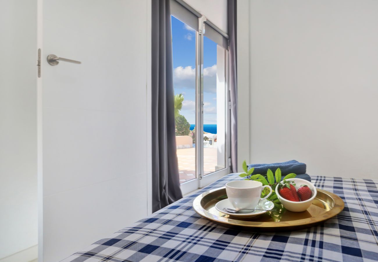 Apartamento en Acantilados de Los Gigantes - Cliffstone Apartment, Los Gigantes, Heated Pool